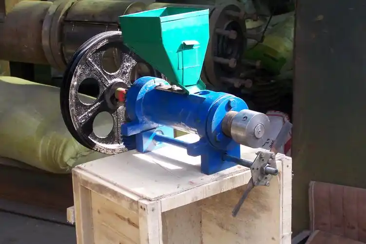 小吃食品膨化机玉米挤出机粉扑小吃机