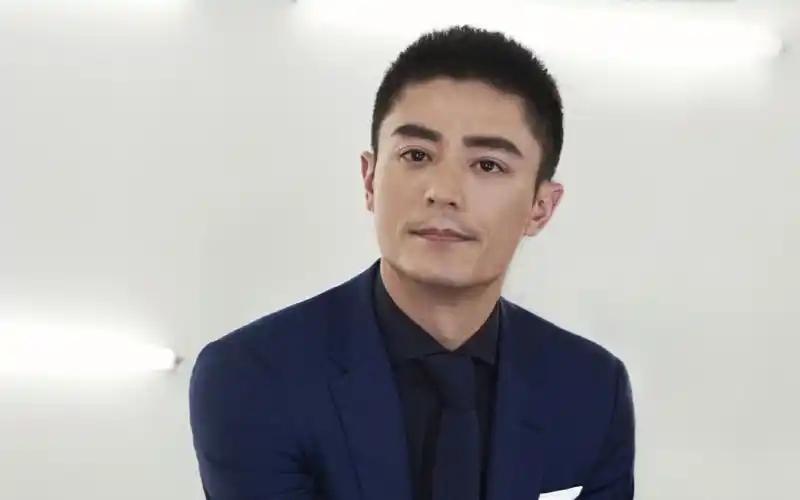 霍建华最新西装帅气写真