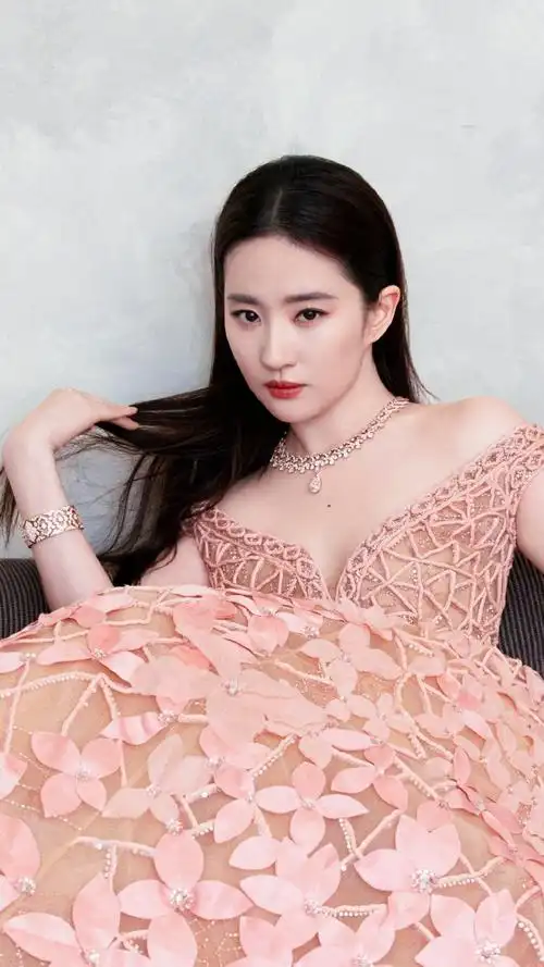 95#刘亦菲感谢吴彦姝的鼓励#  95#舒畅看了刘亦菲玫瑰的故事