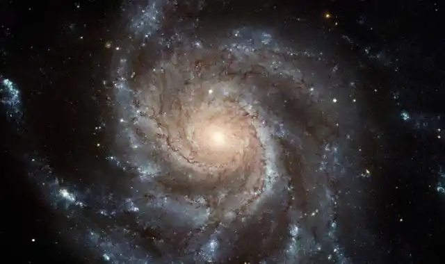 目前仅有一张银河系全景图,通过合成得到?其它图片都是假的吗?