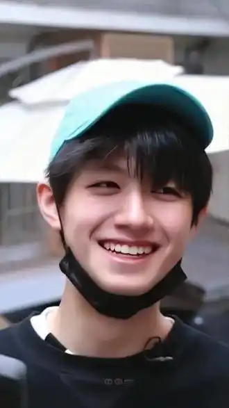 这位真是素颜的神 #朱志鑫 @dou 小助手