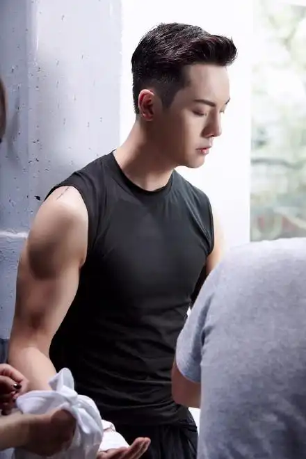 扒一扒那些身材极佳的男明星,哪一款是你的菜?