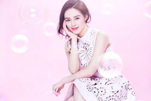 王力可曝时尚大片 笑容迷人温婉气质尽显(组图)