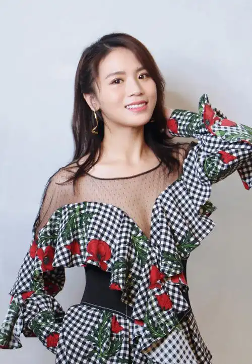 黄英性感时尚写真图片14