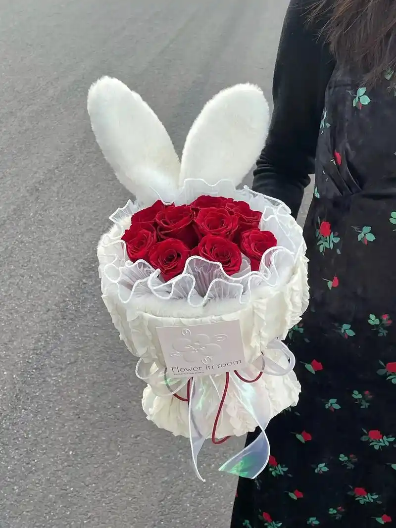 兔兔耳朵玫瑰95.艾特你,你会给我买这么可爱的兔兔鲜花的,对 - 抖音