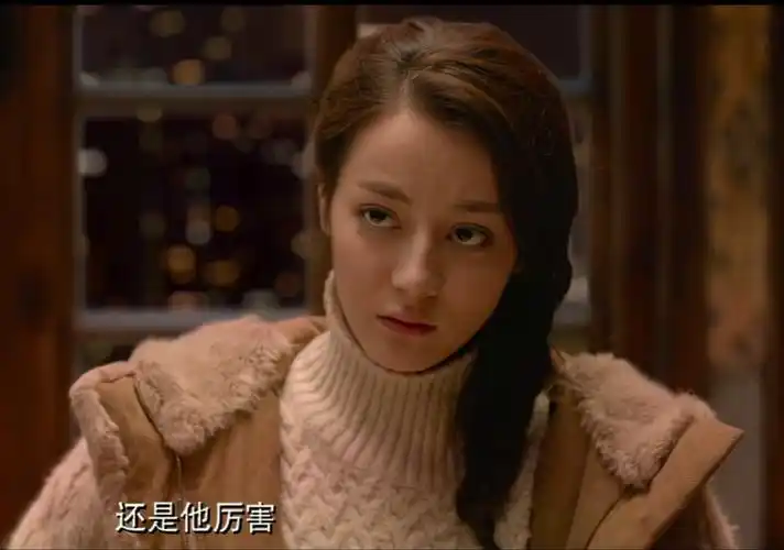 迪丽热巴在《21克拉》中形象是这样的,演技依旧的很棒