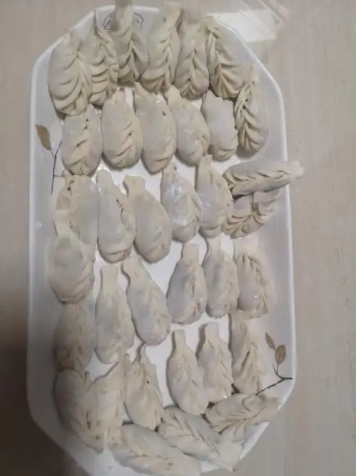 饺子,我和弟弟总是喜欢吃妈妈包的,今天我要学包饺子.