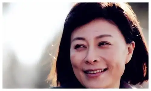 她是张嘉译的前妻患癌后遭丈夫抛弃今56岁靠女儿跑龙套养她