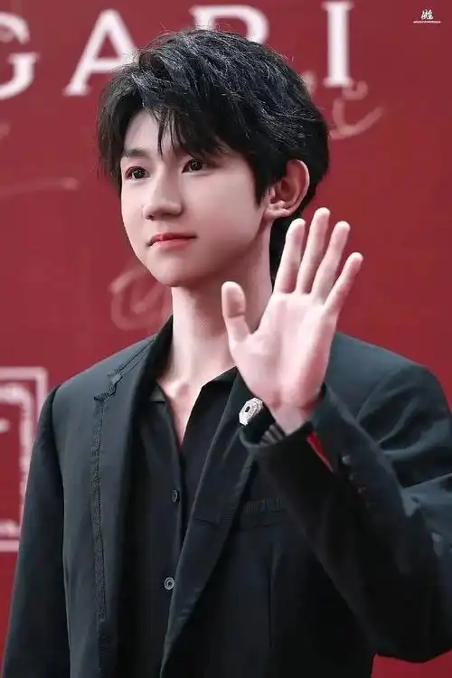 王源家站姐可真敢p