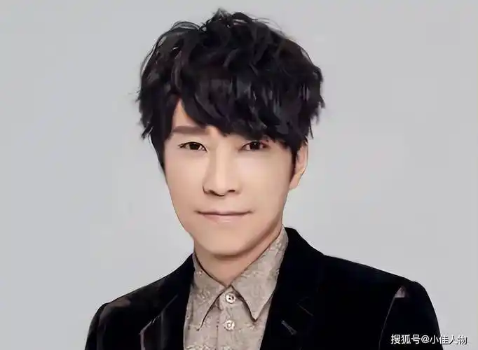 这个贵人就是歌手邰正宵.就在钟汉良一筹莫展之际,他遇到了贵人.