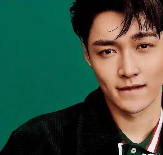 这样一个谦逊有礼,却又一人心酸的张艺兴,怎不让人心疼.