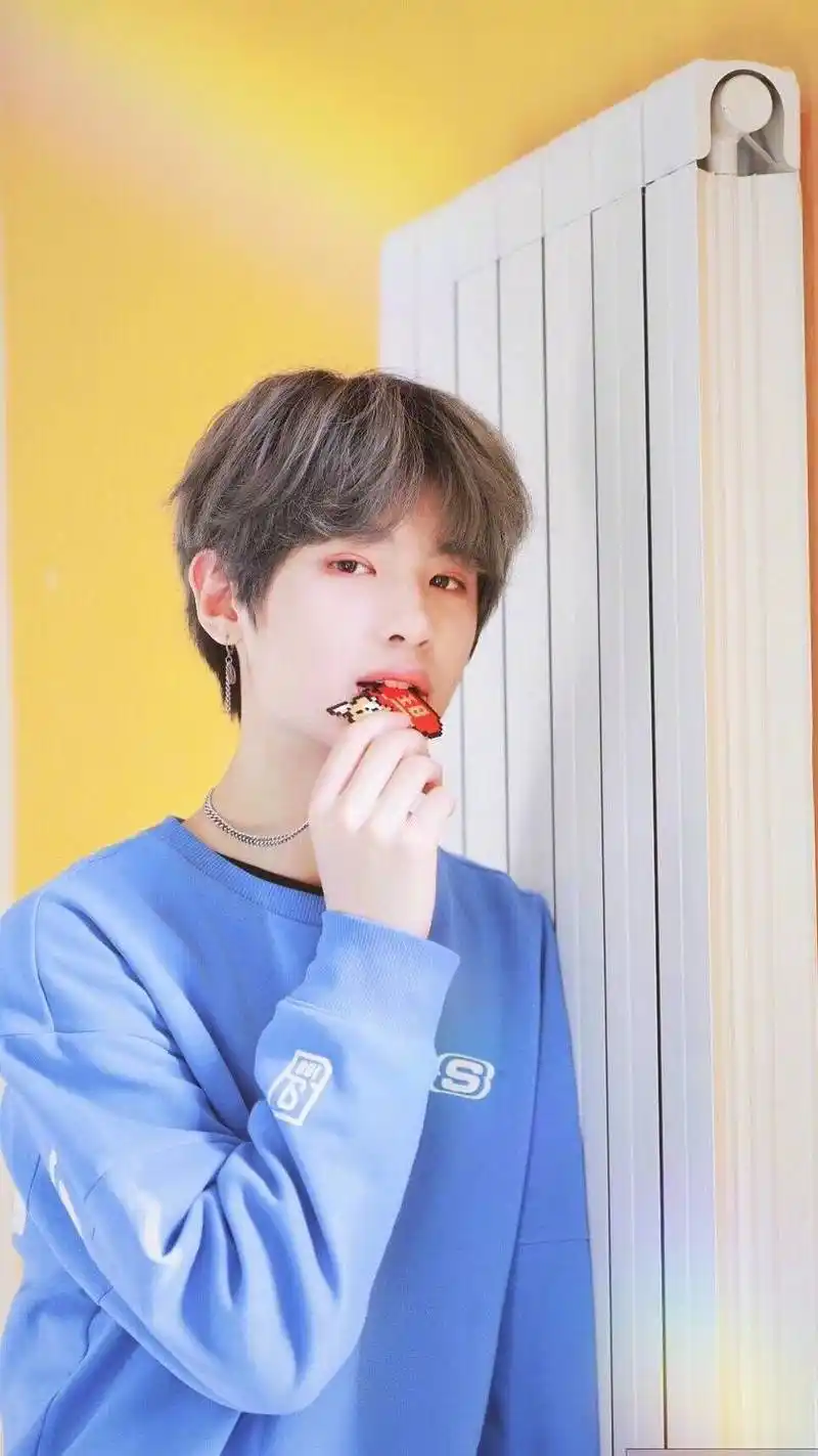 《偶像练习生》人气选手justin黄明昊脸受伤,粉丝炸锅直呼心疼!