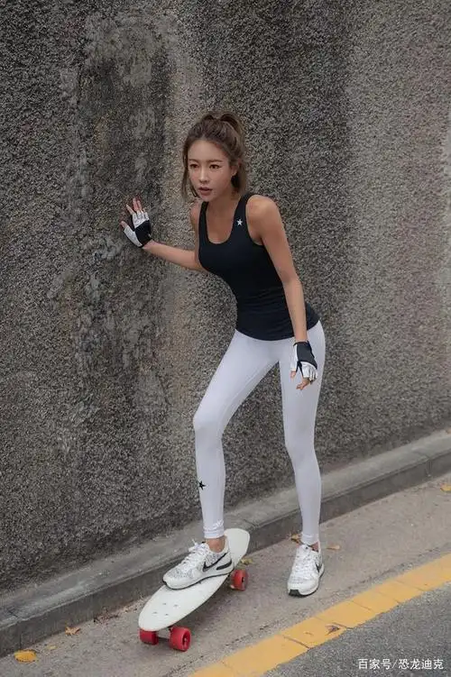 每次看到运动风的模特,最大的感受是羡慕别人的身材