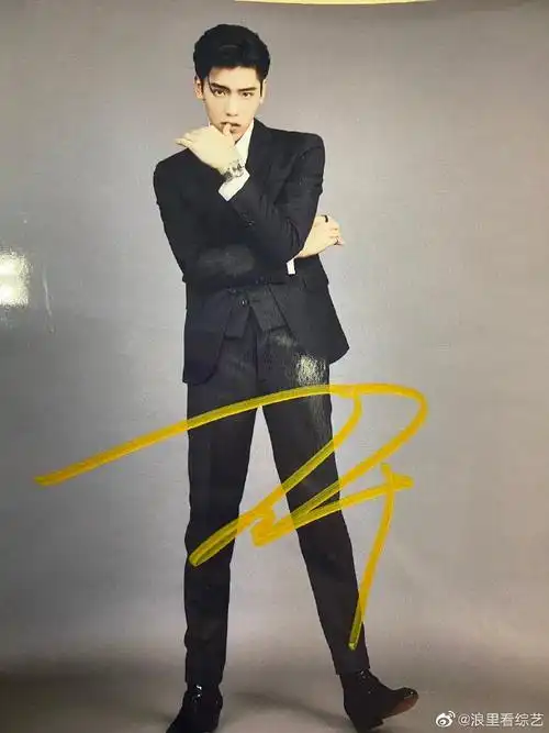 截至12月21日中午12:00,热转数量第一的小伙伴将获得@王子异的签名照