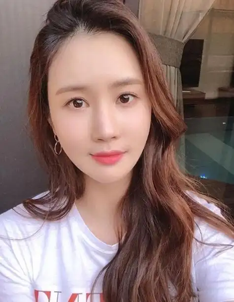 李多海发自拍被质疑整容