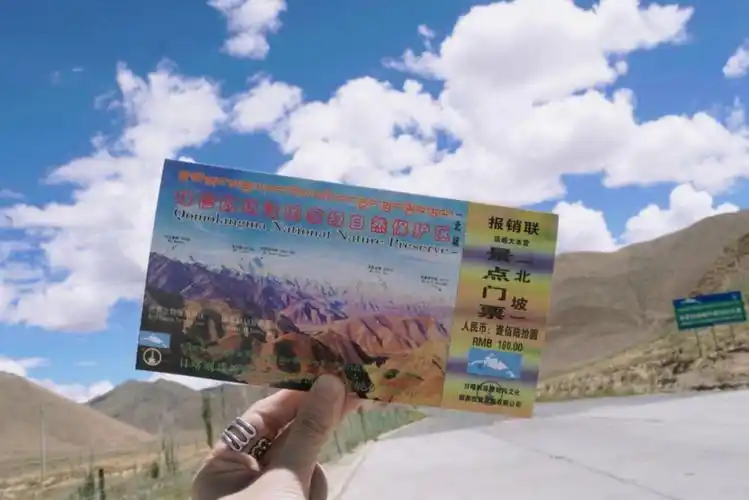 这是唯一一个能欣赏到5座8000米峰的山口,景点门票的图在此拍摄的