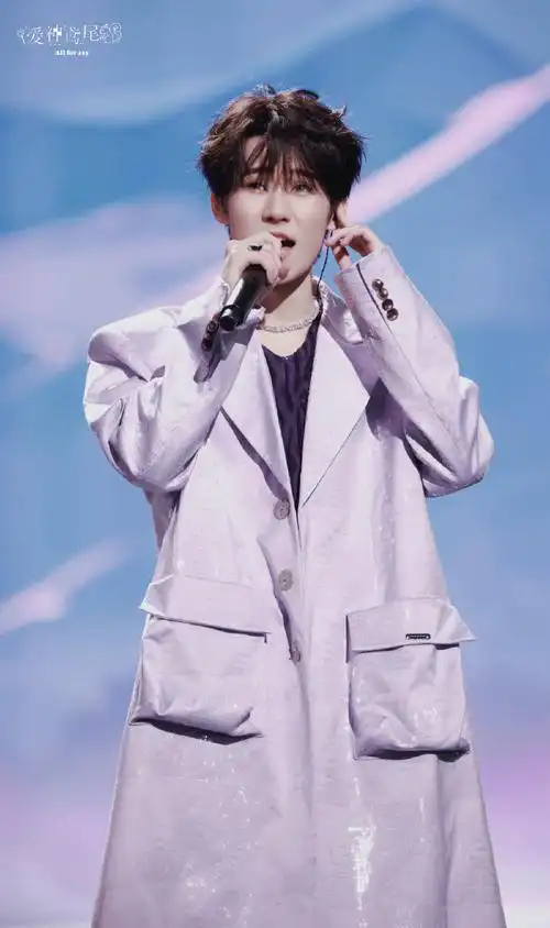 张真源背吉他打碟##时代少年团叁重楼暨出道四周年演唱会