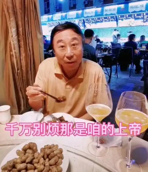 回顾冯巩:与初恋妻子爱40年生一子,连续33次上春晚全是她的功劳