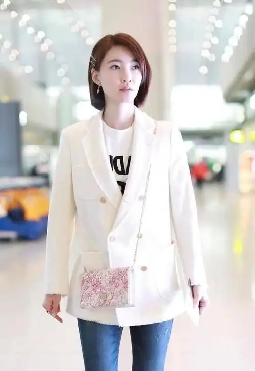 一般中筒靴都low了,王丽坤穿了双"鱿鱼靴",是我第一次见!