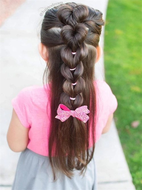 编发丸子头发型,这款双丸子扎发的鬼马灵动,小巧软萌自带公主范.