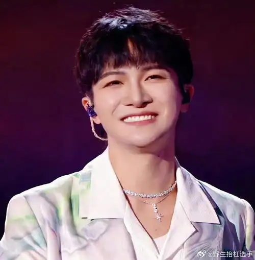 被周深梦中人拖入梦境#周深《时间之海》舞台上的绝美光影真的太震撼