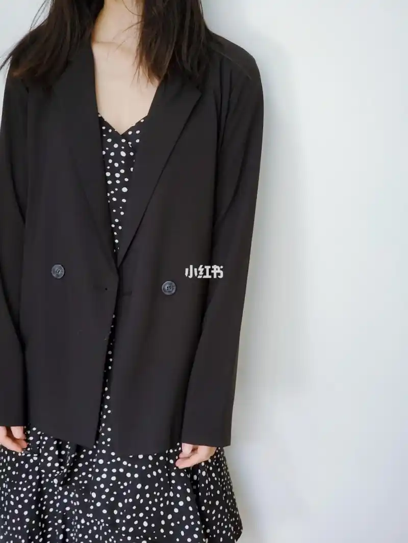 初秋_吊带_搭配_西服_夏天去哪玩_小外套_黑色连衣裙穿搭_时尚_穿搭