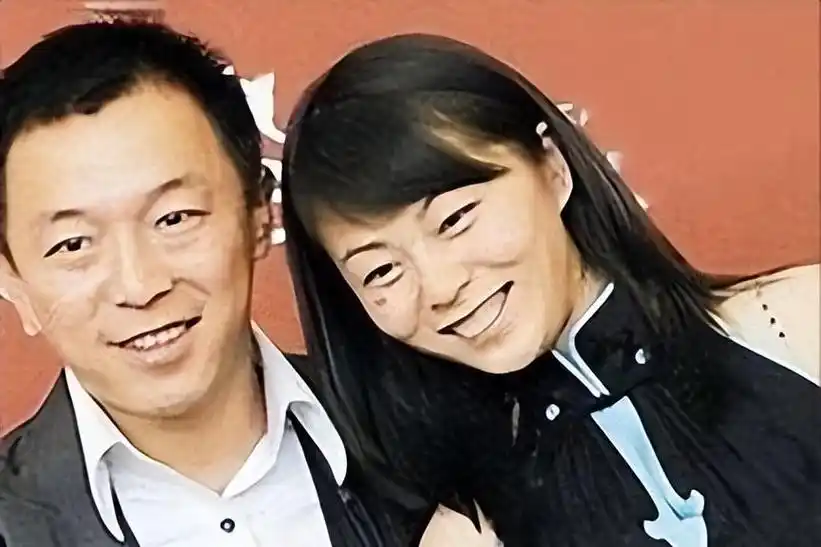 黄渤背后的"丑妻"23年无悔陪伴 黄渤的妻子小欧虽然不是娱乐圈中的