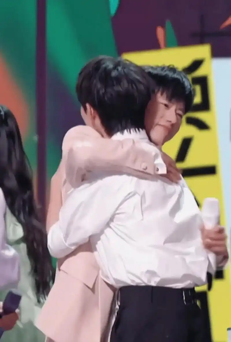 得了一种病一种看到张杰马嘉祺合作才会痊愈的病谁来救救我[泣不成声