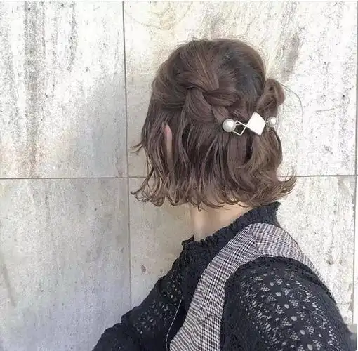 好看减龄的短发扎发