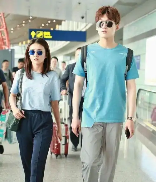 梁洁跟未婚夫亮相机场男方一个举动引热议网友纷纷喊话邢昭林
