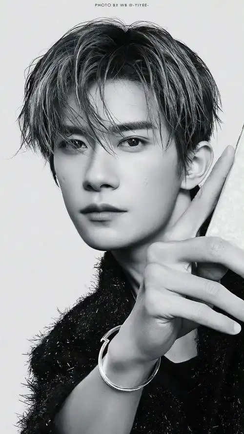 最大的库存是易烊千玺粉丝的相册[喵喵]几万张易烊千玺帅图每天翻到