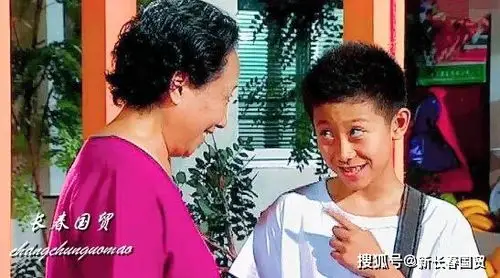 《家有儿女》中"姥姥"的扮演者孙桂田,是一位资深演员,第2届亚洲彩虹