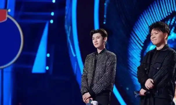 团体首度来袭,网友:就这阵容,关起门来自己看吧|王源|张远|鞠婧祎