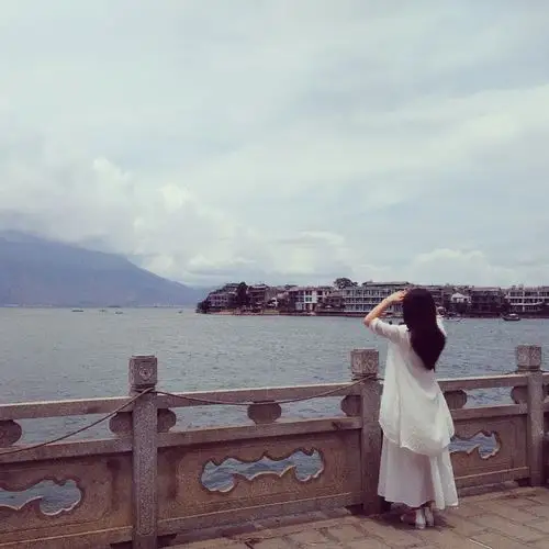 自拍 女生 背影 by zxxuan.