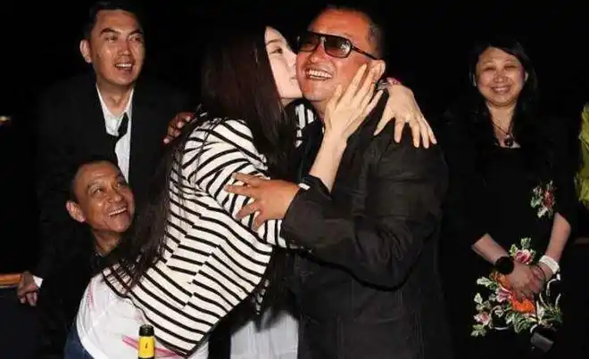 范冰冰这下真糗大了永远删不掉的艳照网友准备拿纸巾擦鼻血