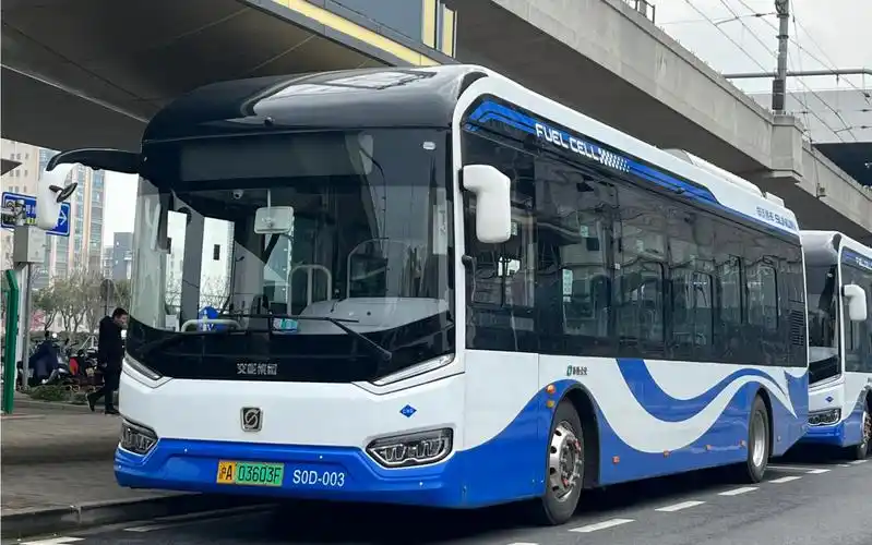 (奉贤第一条氢能源公交线)上海公交 奉贤巴士 奉贤28路 公交奉浦站