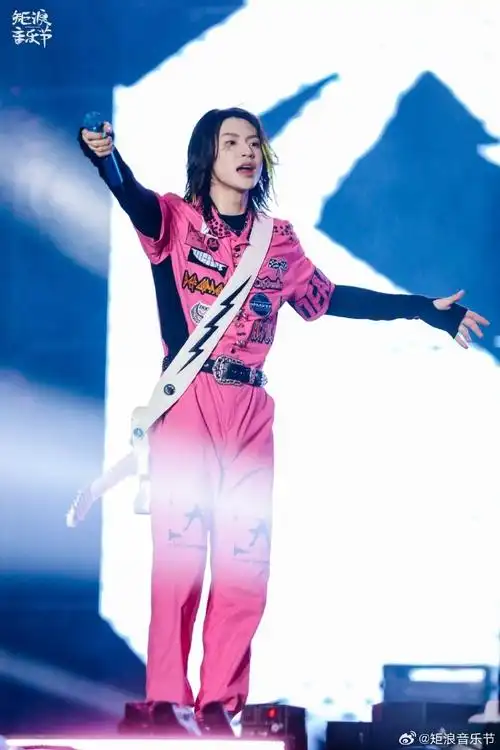 现场就要躁起来##小鬼芭比粉工装裤造型##小鬼王琳凯西安矩浪音乐节