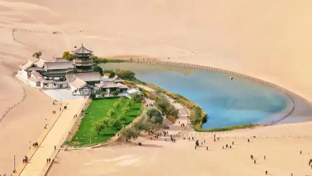 月牙湖景点在哪