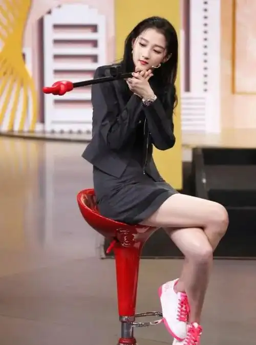 省中医名医教路中秋聚餐翘二郎腿被长辈说了专家有话说