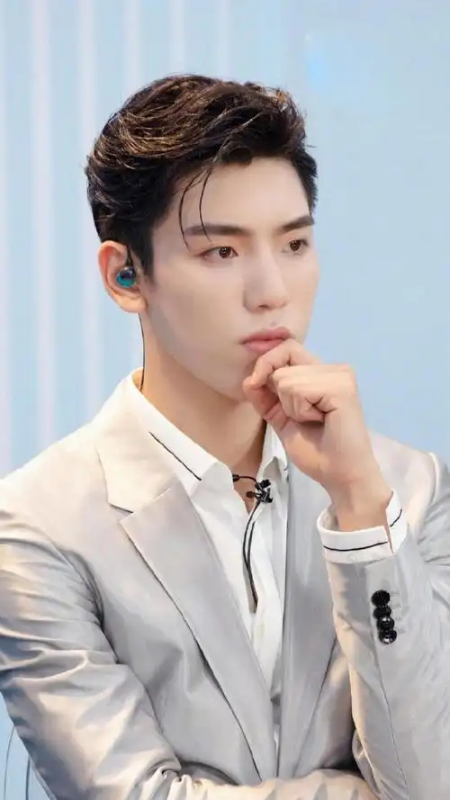 王子异时尚帅气西装个人魅力迷人写真