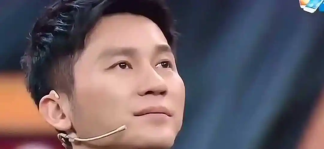 十岁时,李晨无意中被选为话剧团的临时童星.