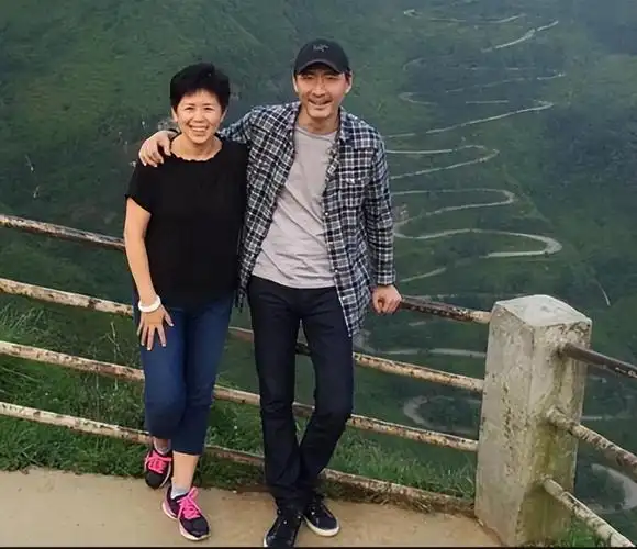 回顾《白眉大侠》:演员境况差距大,女主离世,男配成一线明星