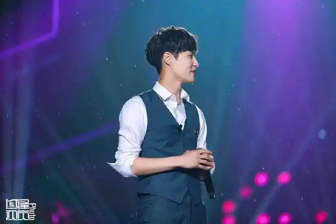 240107 | 2016年《极限挑战》公益晚会张艺兴图片更新一组没见过的