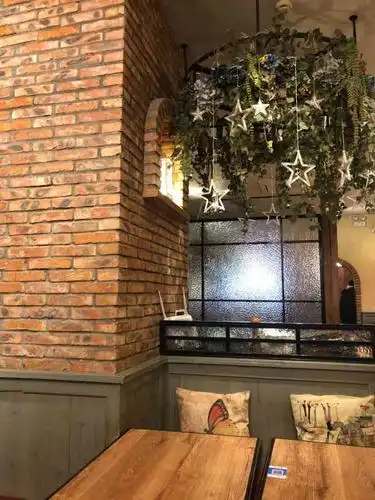 玛格萝妮餐厅(长阳店)-"怀旧的西式小店,吊扇都是古典型的,以前每.