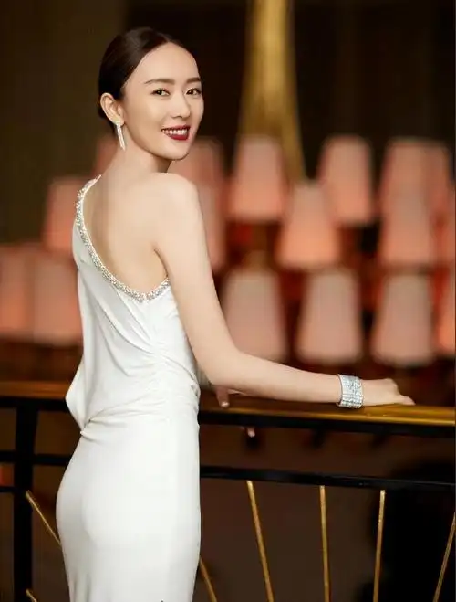 回顾童瑶受不了张默对我的无情伤害余生不辜负大17岁富豪老公