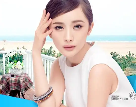 杨幂代言拍摄巨圣鞋业2013春夏女鞋新款广告及网上画册