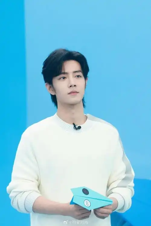 今日份的肖战好帅啊!白色造型尤显干净,帅气!