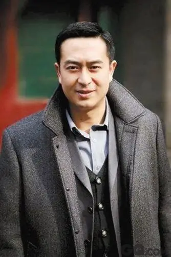 等影视作品中有着出色表演,但是剧红人不红,2009年,他在争议性电视剧