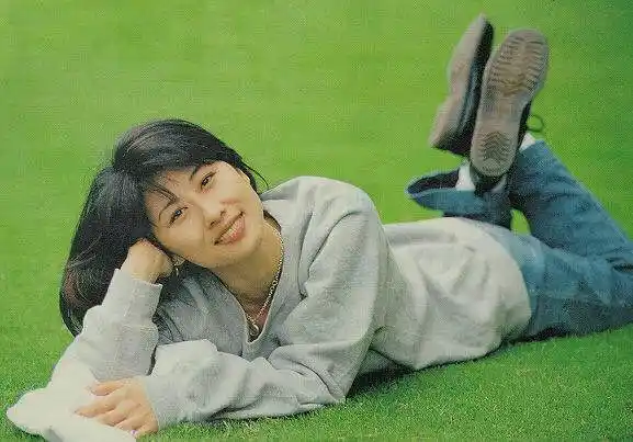 叶倩文年轻时美得不可方物,比现在的所谓女星漂亮多了