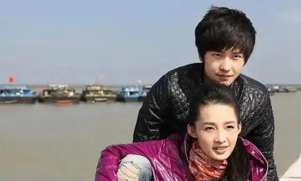 岁月的磨砺,青春的绽放—记杨洋与李沁的成长之路